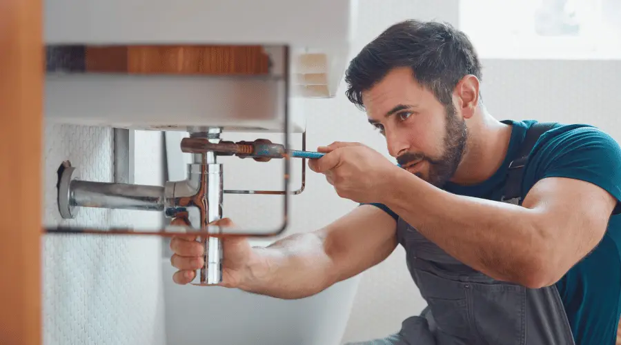 Jak wybrać dobrego hydraulika?